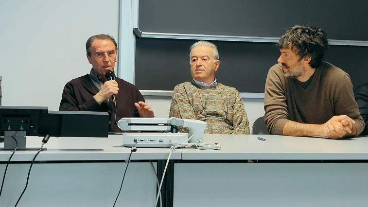 Carlo Recalcati con Andrea Meneghin (a destra) durante l'incontro all'università dell'Insubria