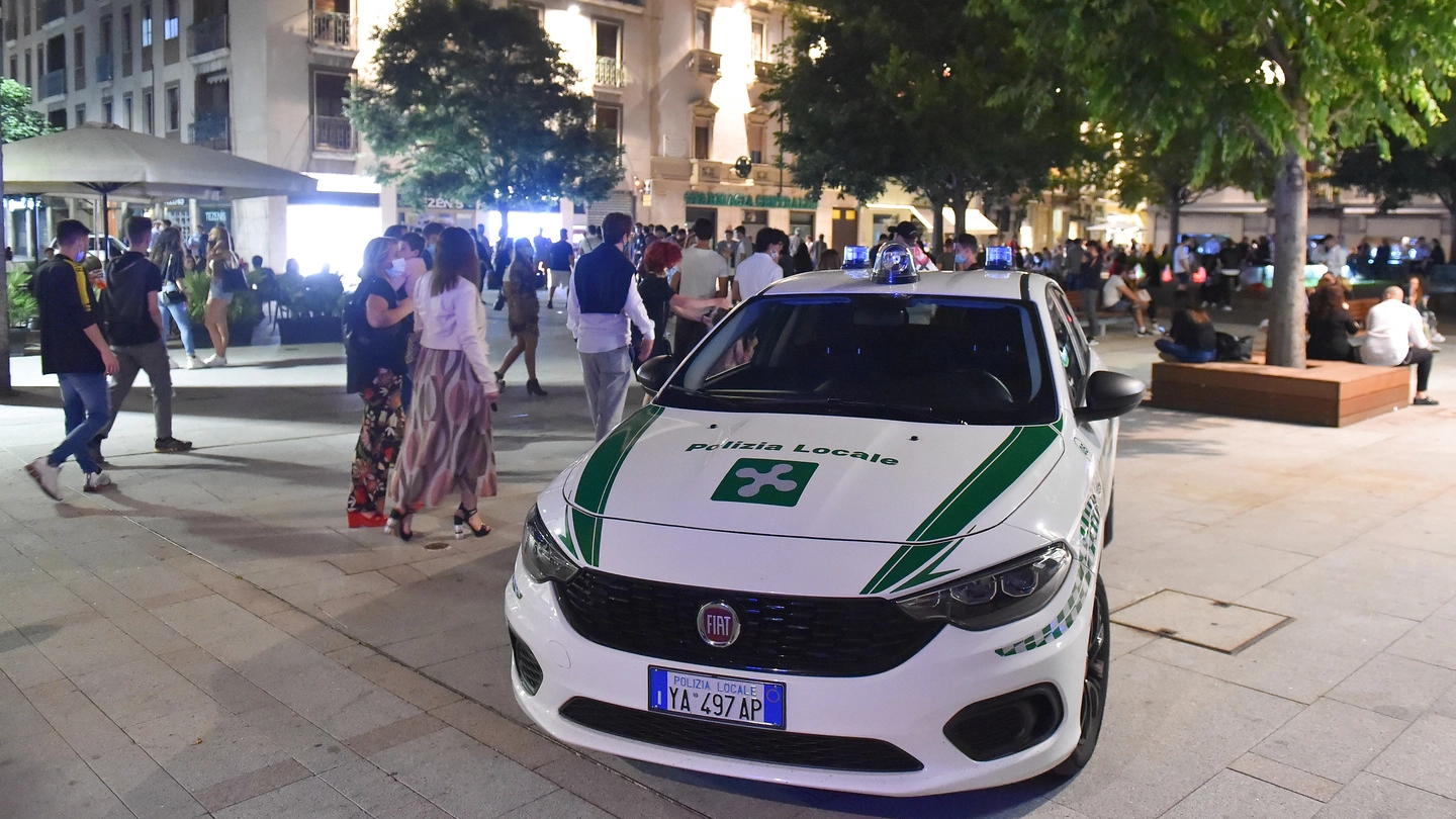 Polizia locale nelle strade della movida Polizia locale nelle strade della movida