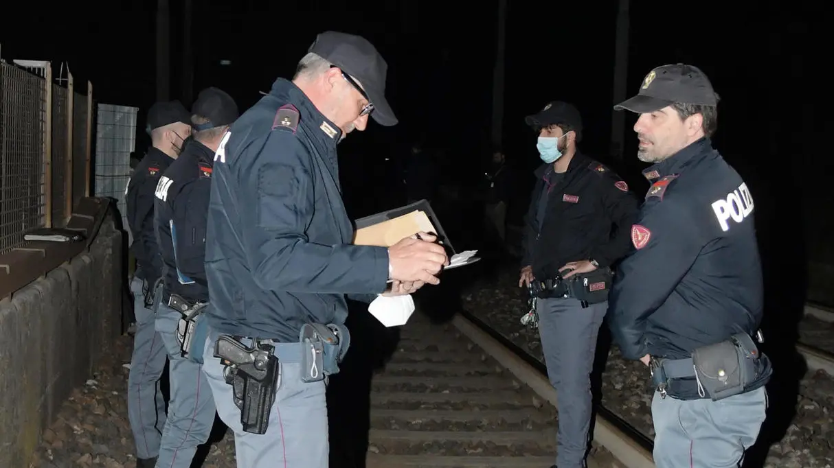 Sul posto la Polfer con i carabinieri Sul posto la Polfer con i carabinieri