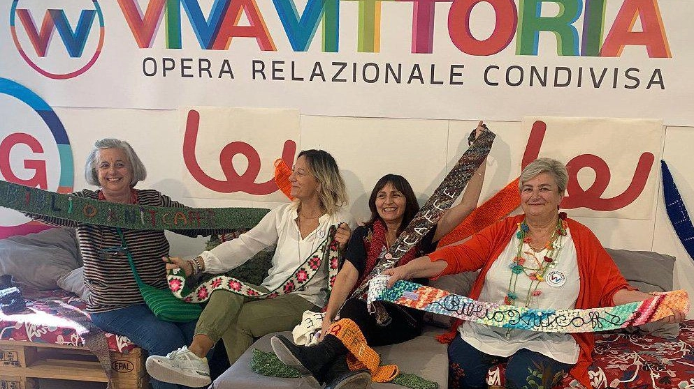 Catena umana per unire le “capitali“