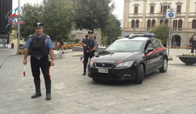 Cantù, vessazioni e botte alla madre: arrestato
