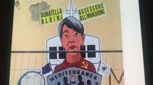 Il murale contro Donatella Albini apparso a Brescia