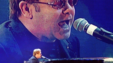 Lorenzo Riva, l’ultima intervista al Giorno: "No alle adozioni gay. Elton John che fa, allatta?"