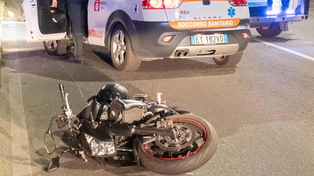 Donna investita da una moto in via De Marchi: è gravissima