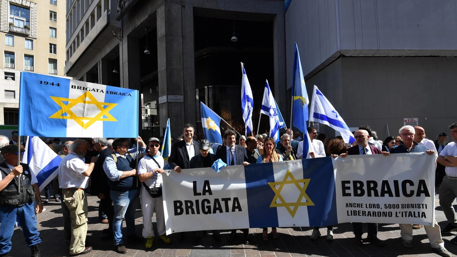Presidio contro l'antisemitismo in piazza San Babila