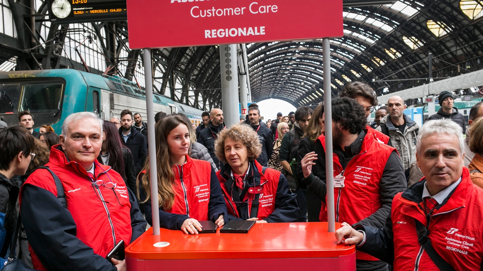 Customer care per i pendolari in stazione a Milano