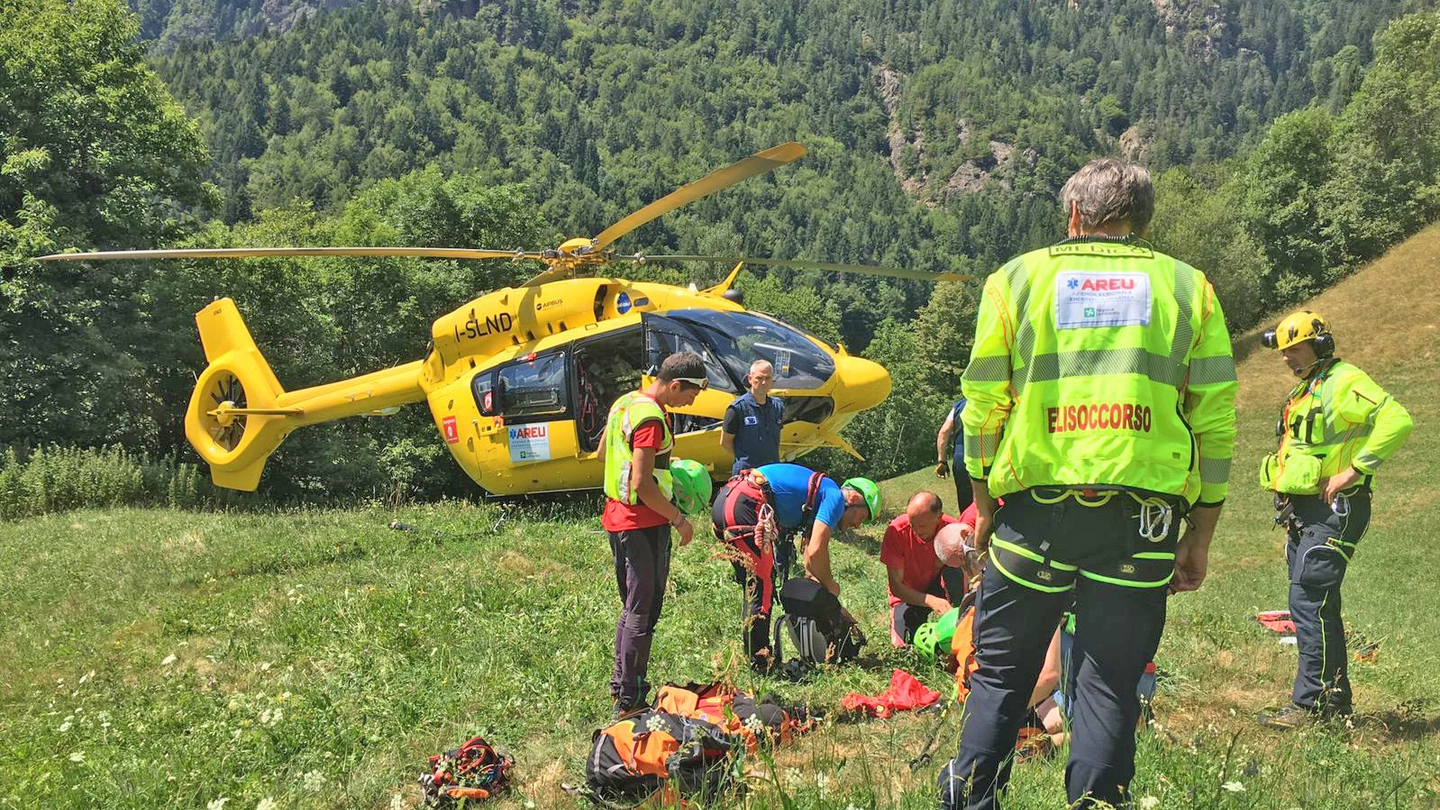 Le ricerche dei soccorritori in montagna