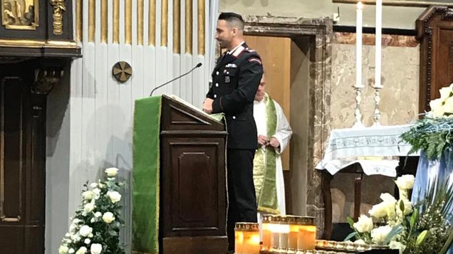   Il comandante della stazione dei carabinieri  Domenico Faugiana alla messa domenicale  per sensibilizzare i fedeli  sul problema delle truffe agli anziani