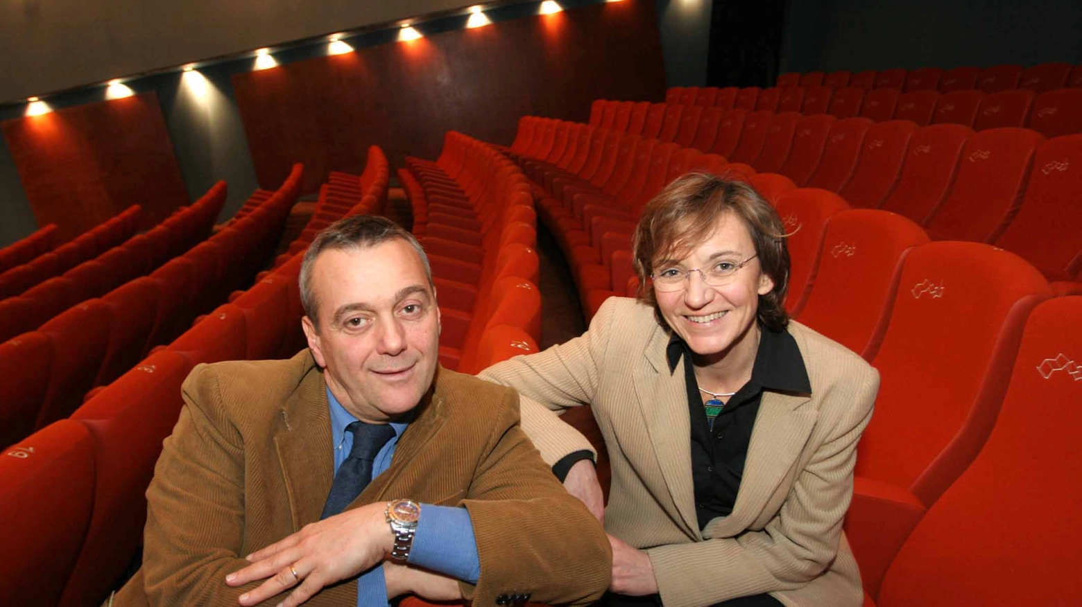 Lionello Cerri e Rita Stella in una sala dell'Apollo cinema di Milano
