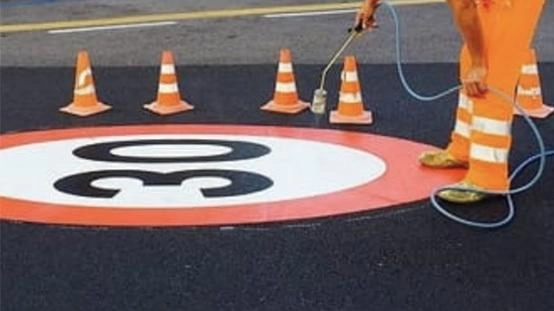 "Una città che viaggia a 30 all’ora" "Una città che viaggia a 30 all’ora"