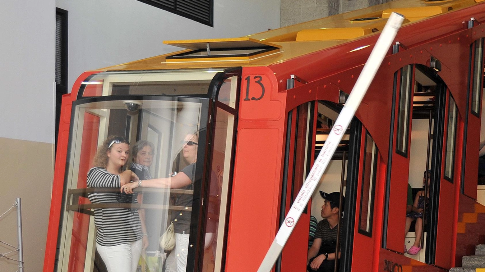 Treni, doppio guasto. Giornata da dimenticare per i pendolari Treni, doppio guasto. Giornata da dimenticare per i pendolari