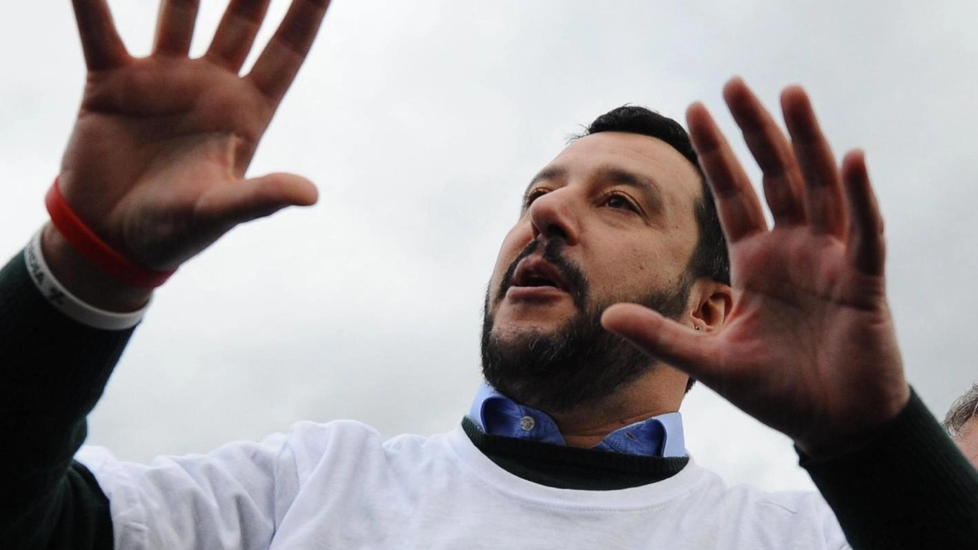 Il segretario federale della Lega Nord, Matteo Salvini, ieri a Borgo San Lorenzo, nel Fiorentino (Ansa)