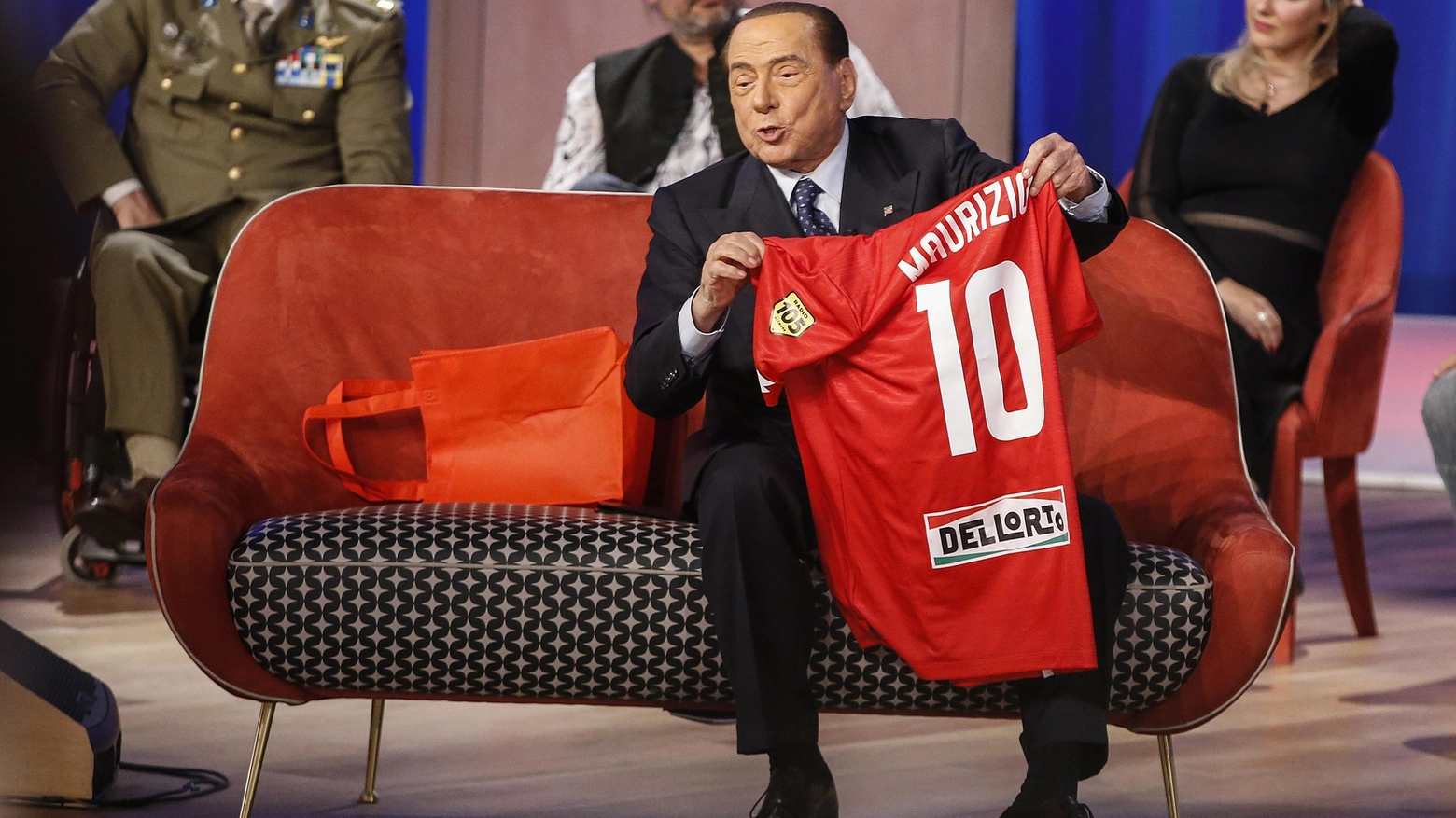 Silvio Berlusconi con la maglia del Monza
