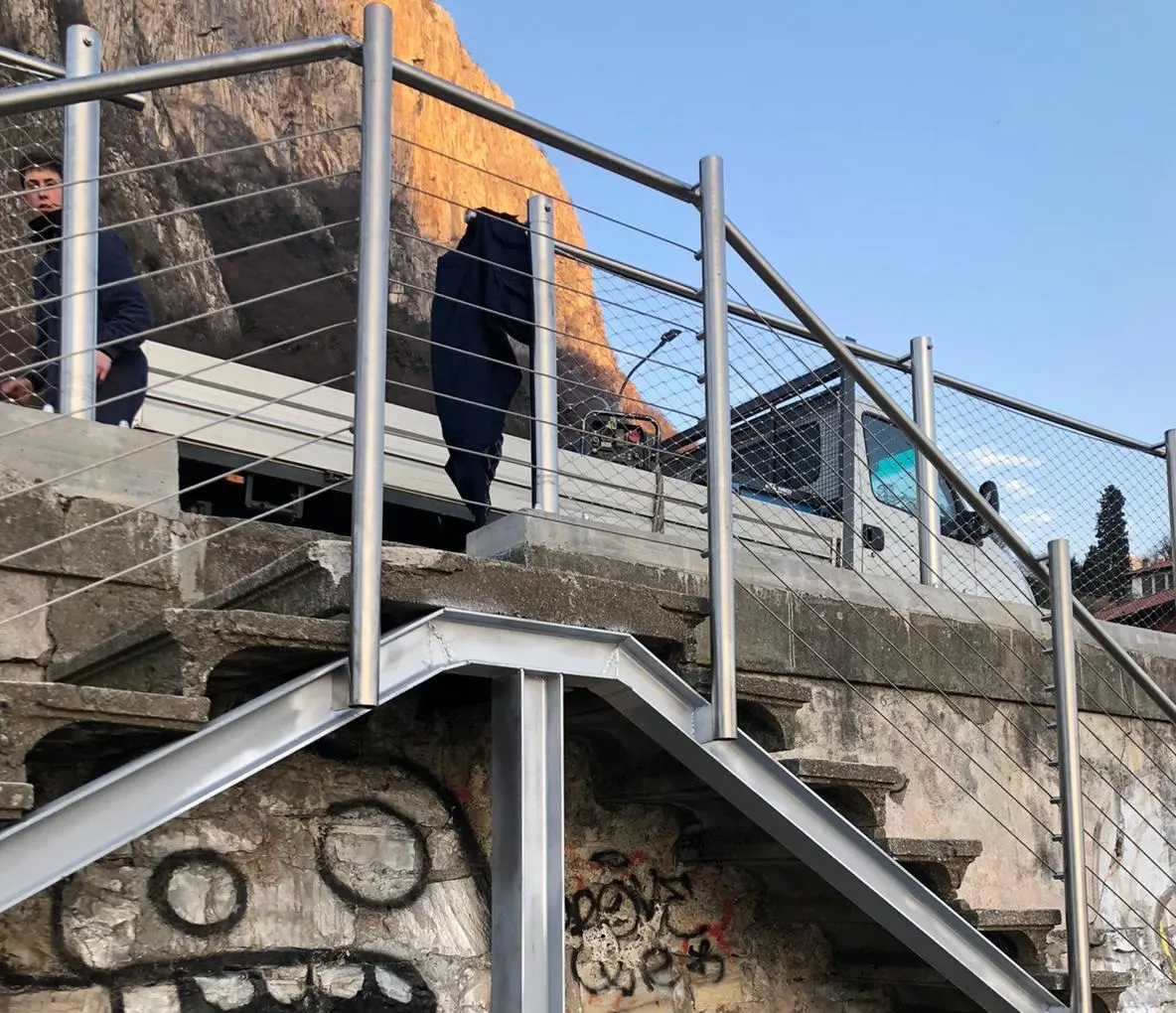 Lecco-Abbadia, pronto il nuovo parapetto