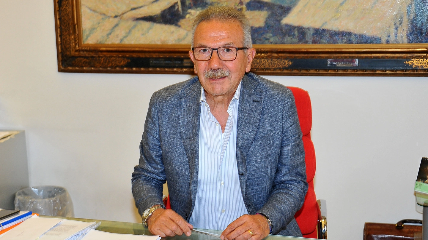 DECISIONE CHE FA DISCUTERE Gianbattista Fratus, sindaco  di Legnano