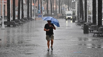 Meteo, arrivano temporali, grandine e bruschi cali delle temperature in Lombardia. Allerta dalle 12