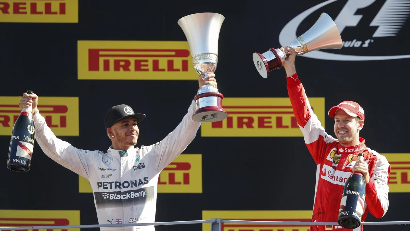 Hamilton e Vettel sul podio di Monza (Ansa)