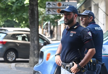 Via Saragat, aggressione choc: tredicenne picchiato in strada da un uomo. Raid ripreso in un video