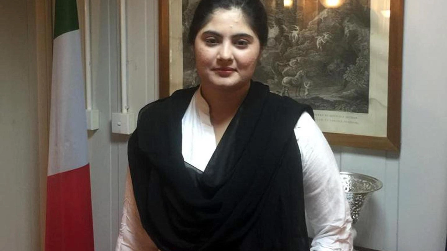 Memoona Safdar, 23 enne pakistana