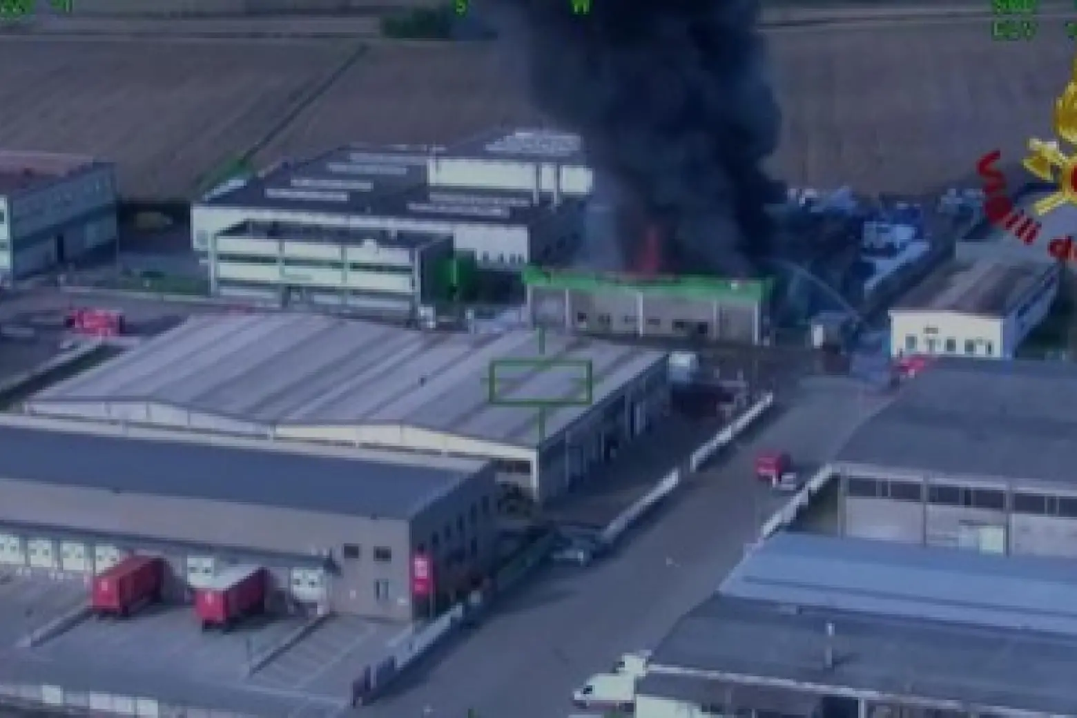 Novara, incendio in una ditta di solventi