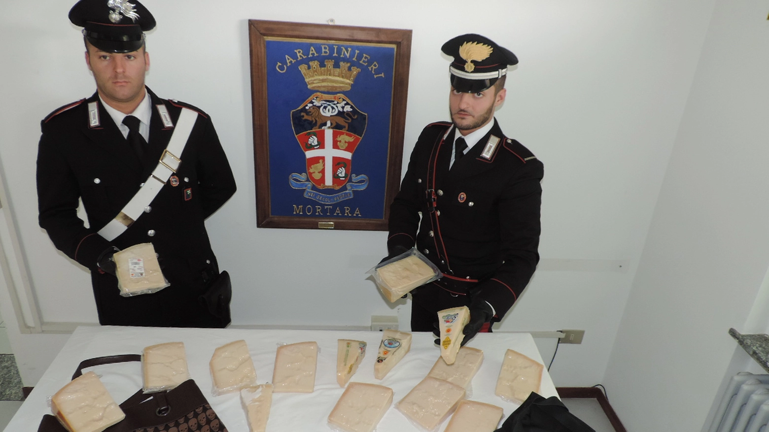 Il Parmigiano Reggiano recuperato dai carabinieri