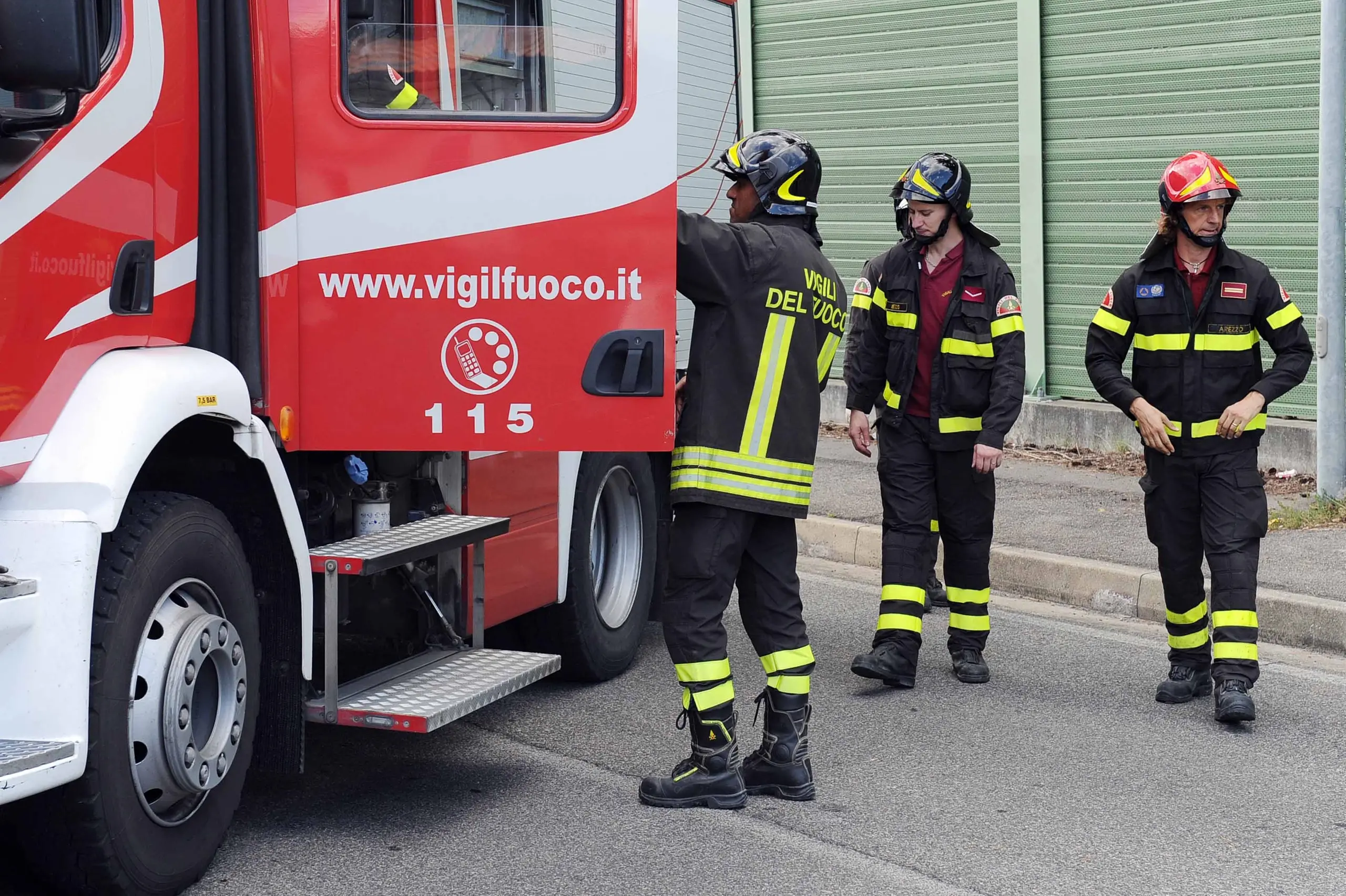 Incendio in lavanderia a Monte Isola: residenti e turisti insieme per spegnerlo