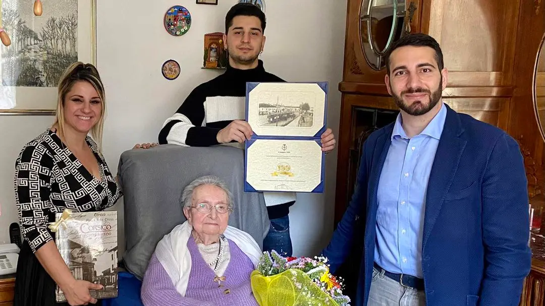 Velda Negri con il sindaco Stefano Ventura e l'assessora Angela Crisafulli