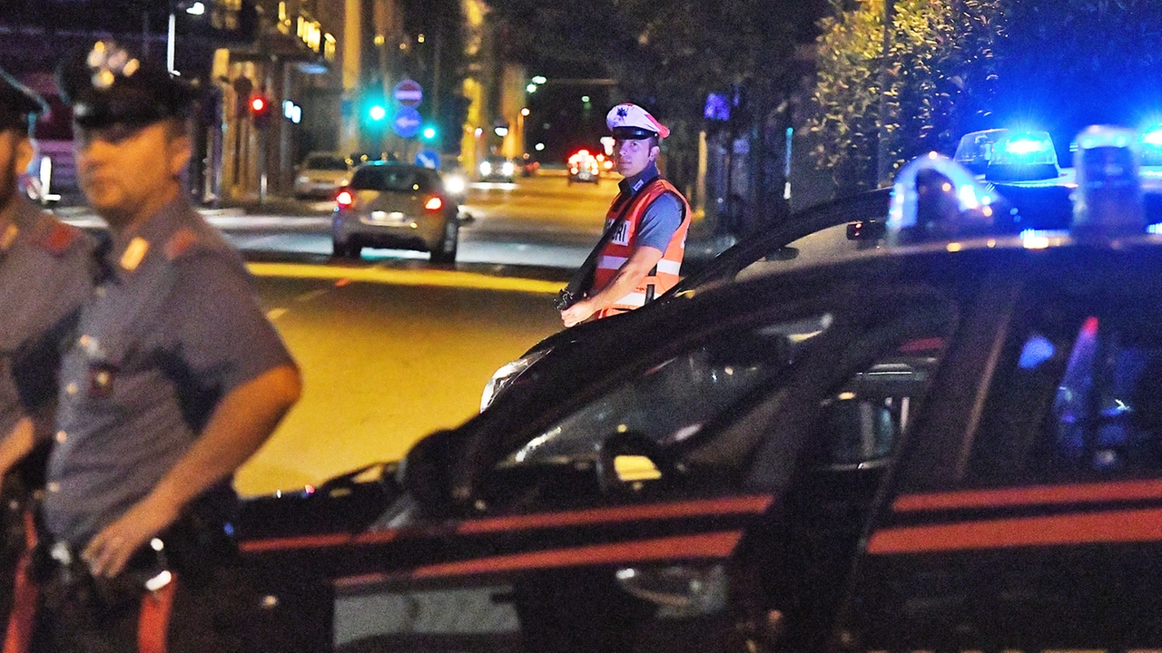 Causa incidente tentando di scappare dalla polizia. Nel baule 30 chili di hashish