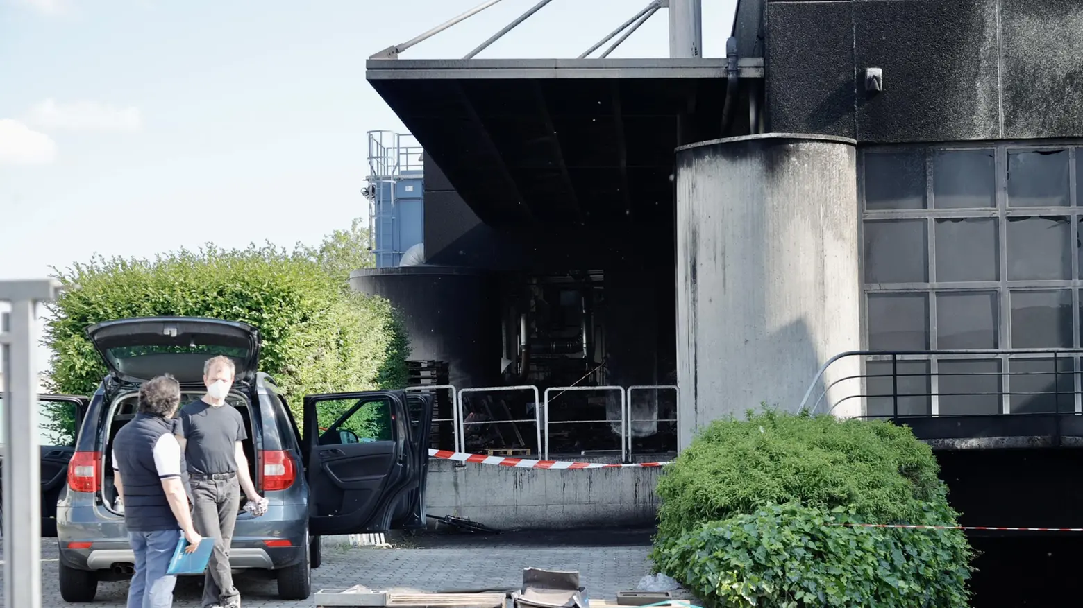 Maxi rogo alla Ilga di Vigevano Veleni nell’aria sotto controllo Maxi rogo alla Ilga di Vigevano Veleni nell’aria sotto controllo