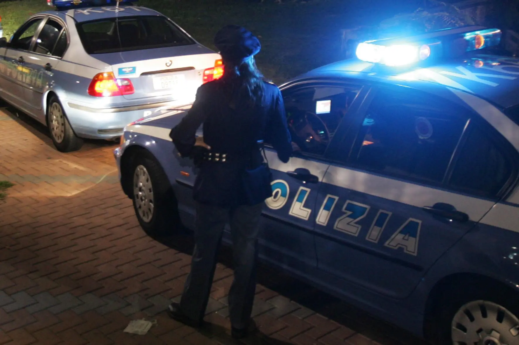 Aggredito con calci e pugni in via Rismondo, poi rapinato: fermati due giovani