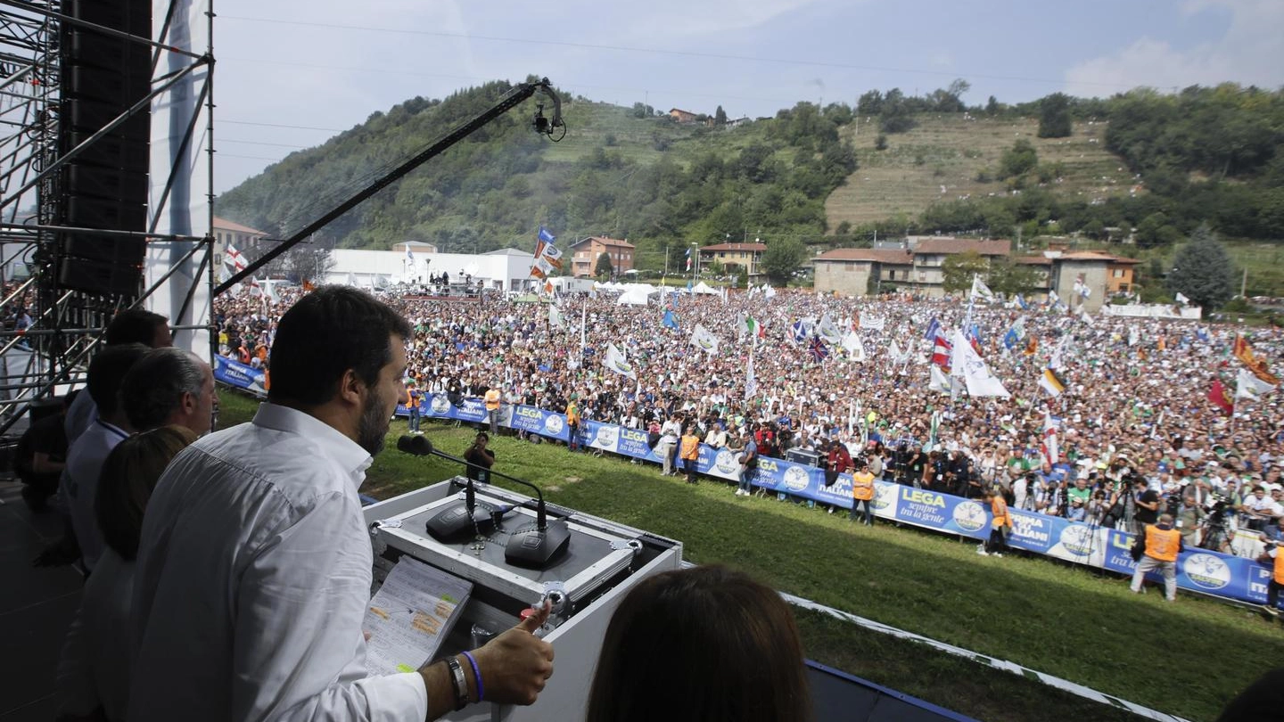 Matteo Salvini parla dal palco di Pontida 