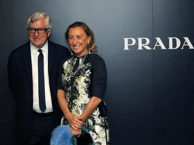 Prada, Raf Simons, Rem Koolhaas e la sfilata come riflessione sul cambiamento / VIDEO