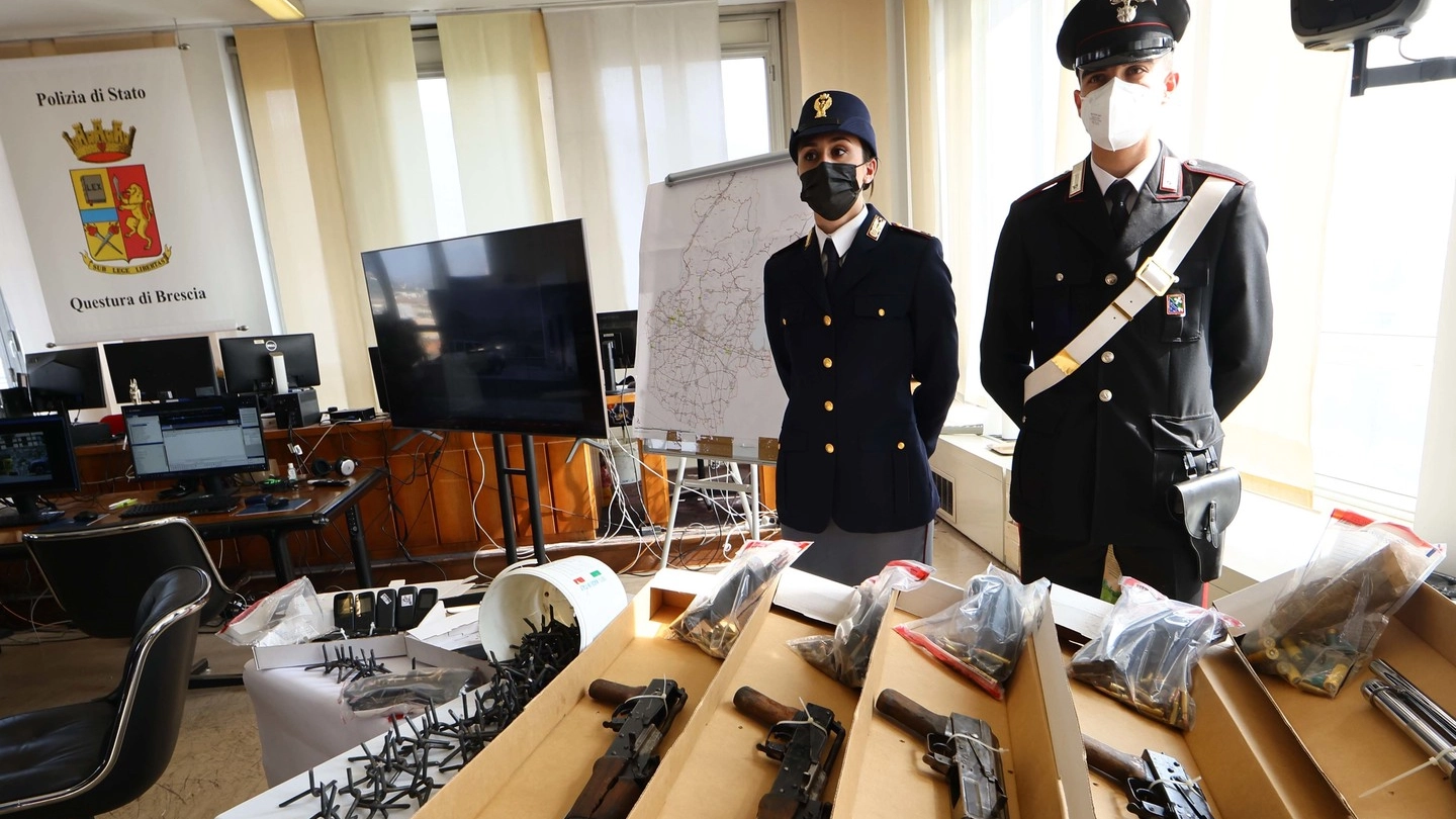 Le armi sequestrate alla banda che venerdì scorso voleva assaltare il caveau di Mondialpol