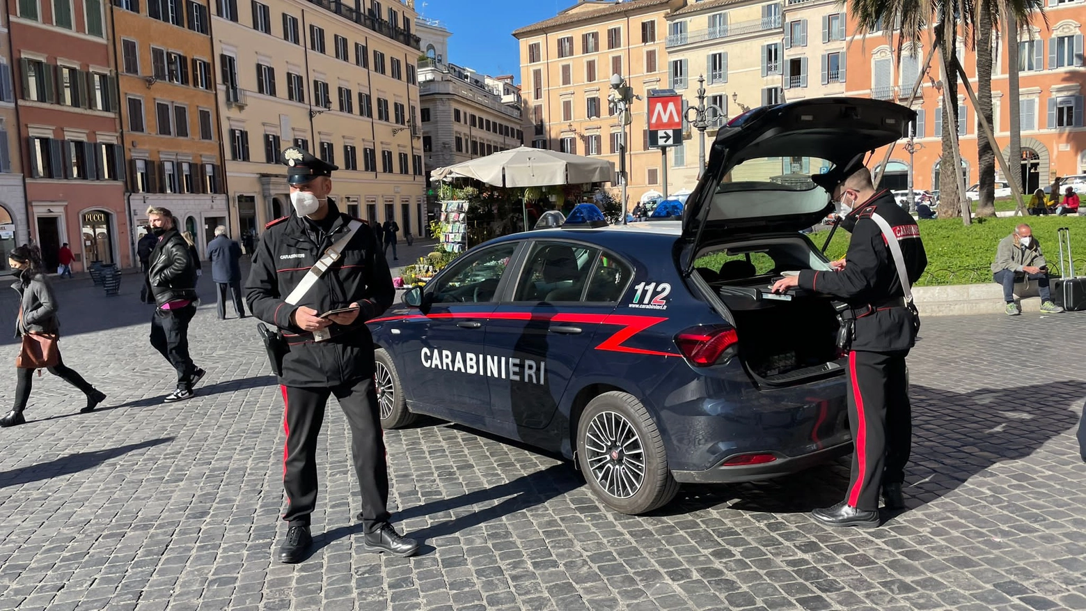 I carabinieri sono intervenuti subito dopo l'aggressione ad Arosio