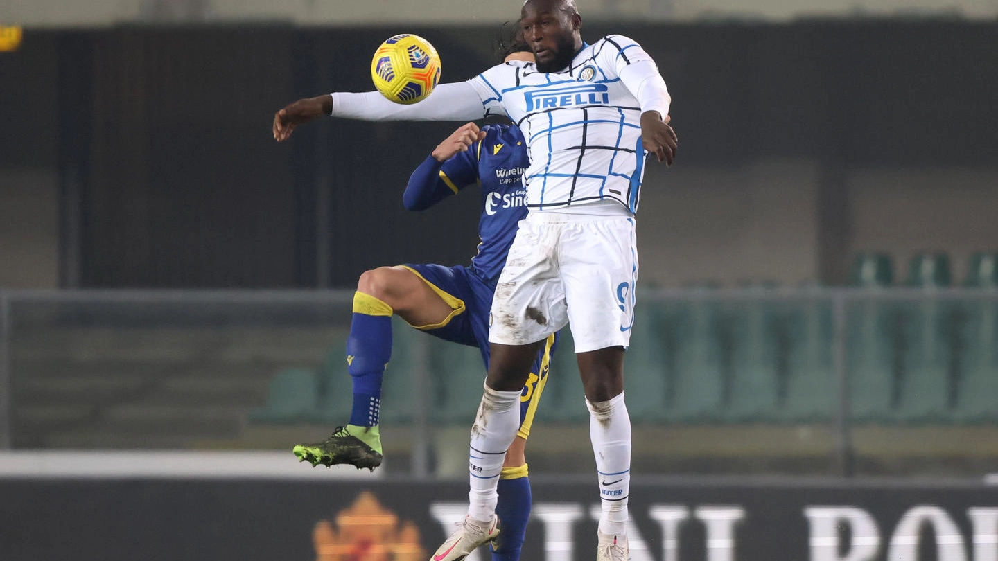 Romelu Lukaku in azione contro il Verona