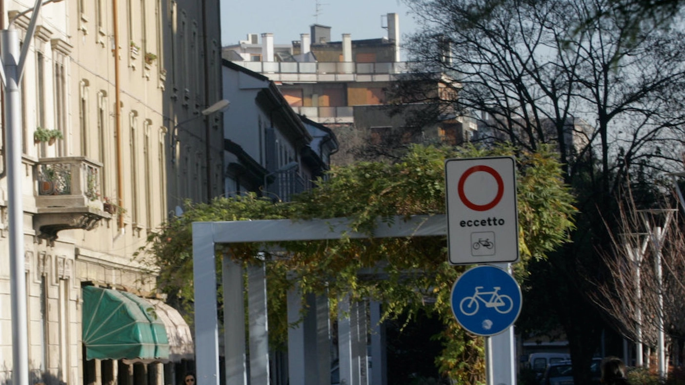 In città ci sono soltanto brevi tratti riservati esclusivamente a pedoni e biciclette 