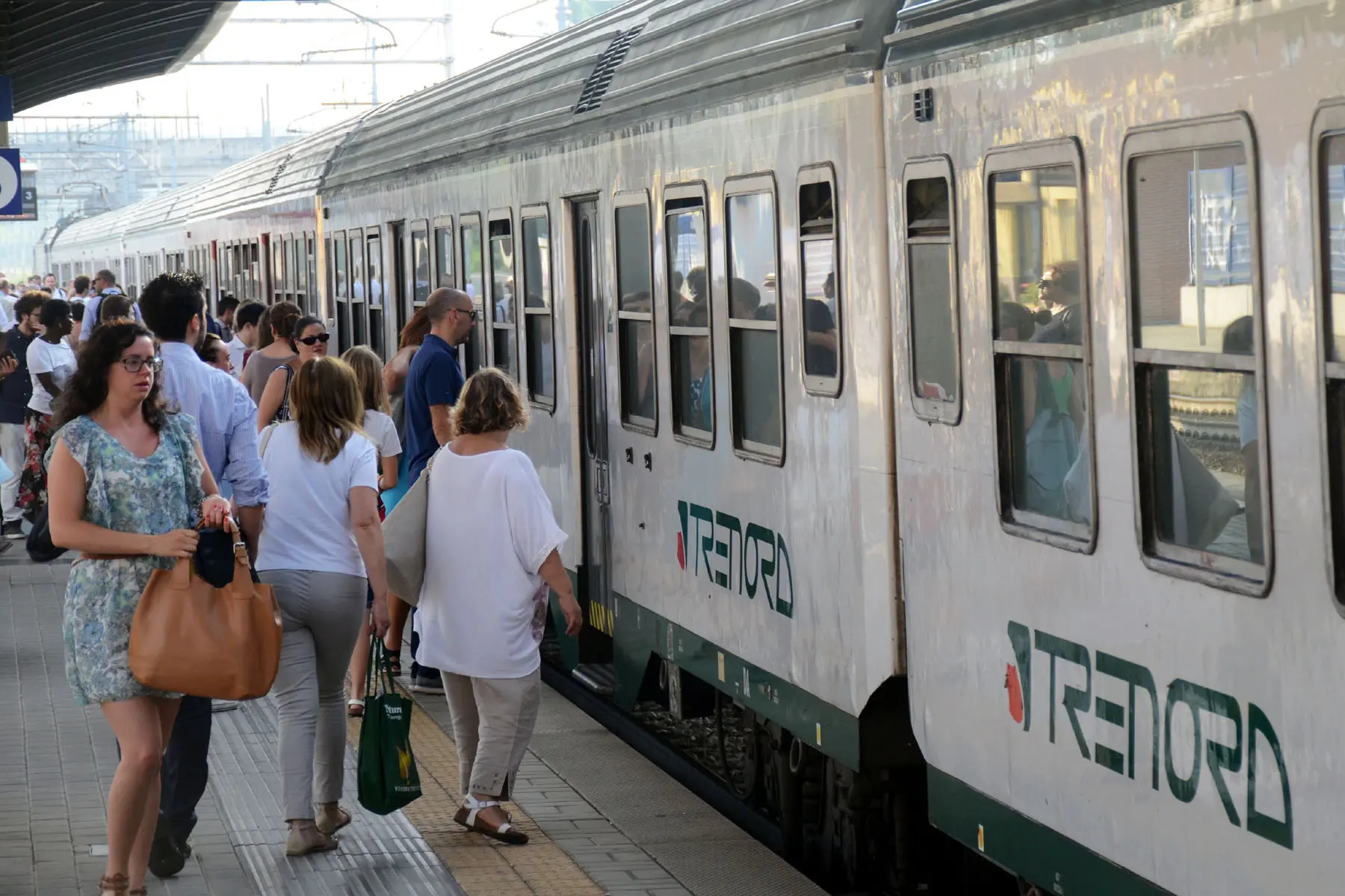 Calolziocorte, ''Vi ammazzo tutti'': ubriaco spaventa i bambini dell'oratorio in treno