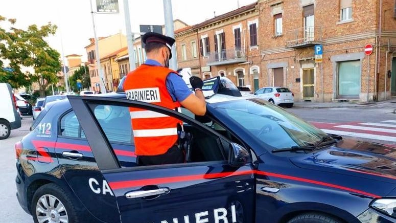 Carabinieri (foto di repertorio) Carabinieri (foto di repertorio)