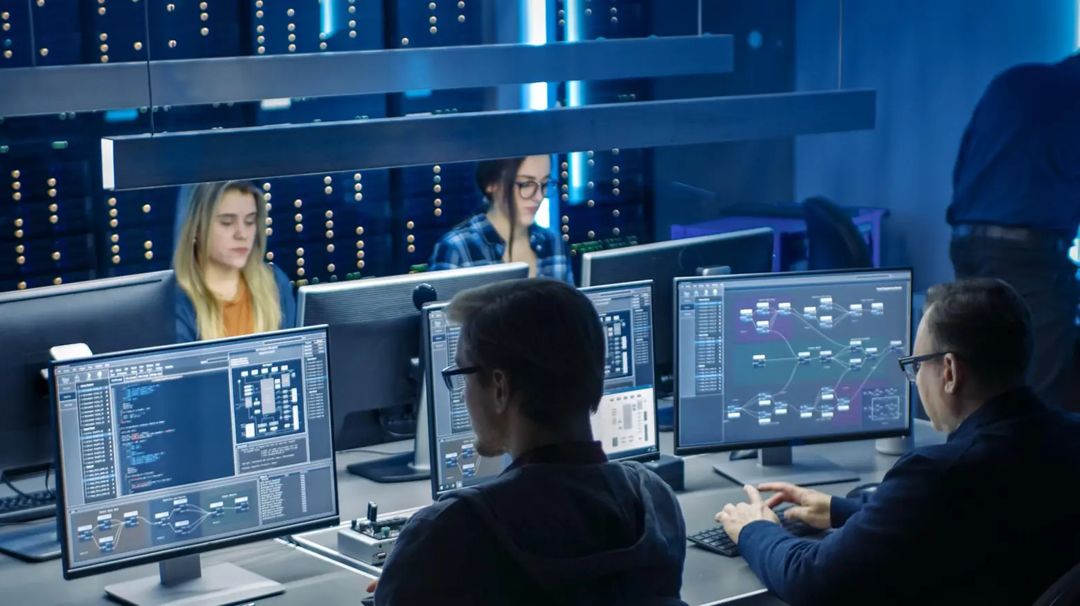 L’eccellenza a Vellezzo  Un Polo Tecnologico  di alta specializzazione  in campo informatico