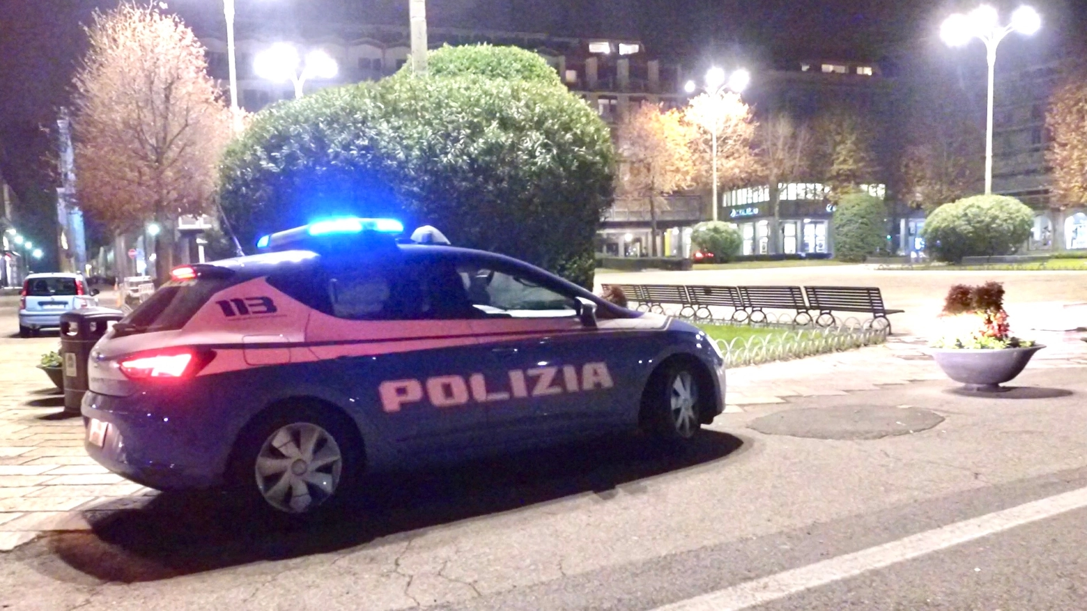 Polizia in piazza Cavour Polizia in piazza Cavour