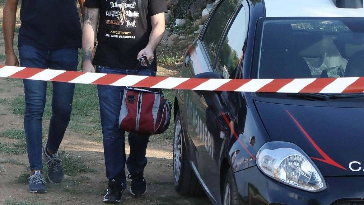 Blitz antispaccio, su un’auto l’armeria