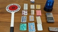 Il materiale sequestrato a casa dell'indagato