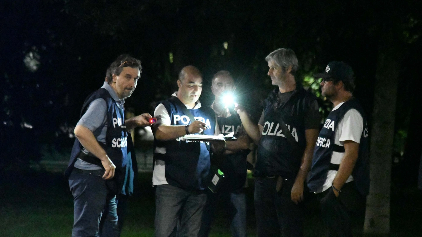 Ricostruzione della scena del crimine in piazza Napoli a Milano