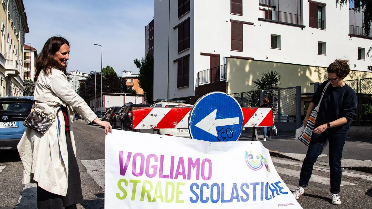 Tra flash-mob e sensori per l’aria "Più di un terzo delle scuole chiede strade pedonali" Tra flash-mob e sensori per l’aria "Più di un terzo delle scuole chiede strade pedonali"
