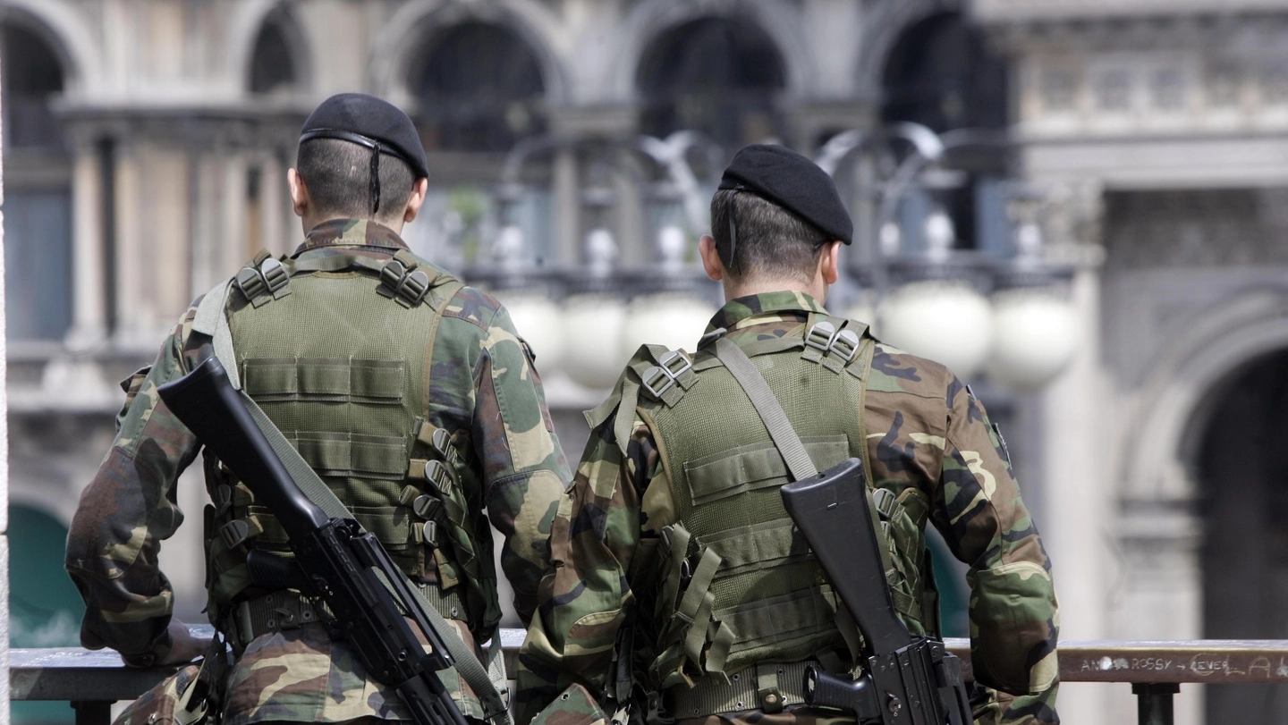 Esercito a Milano: attenzione ai possibili bersagli di attacchi terroristici (Archivio)