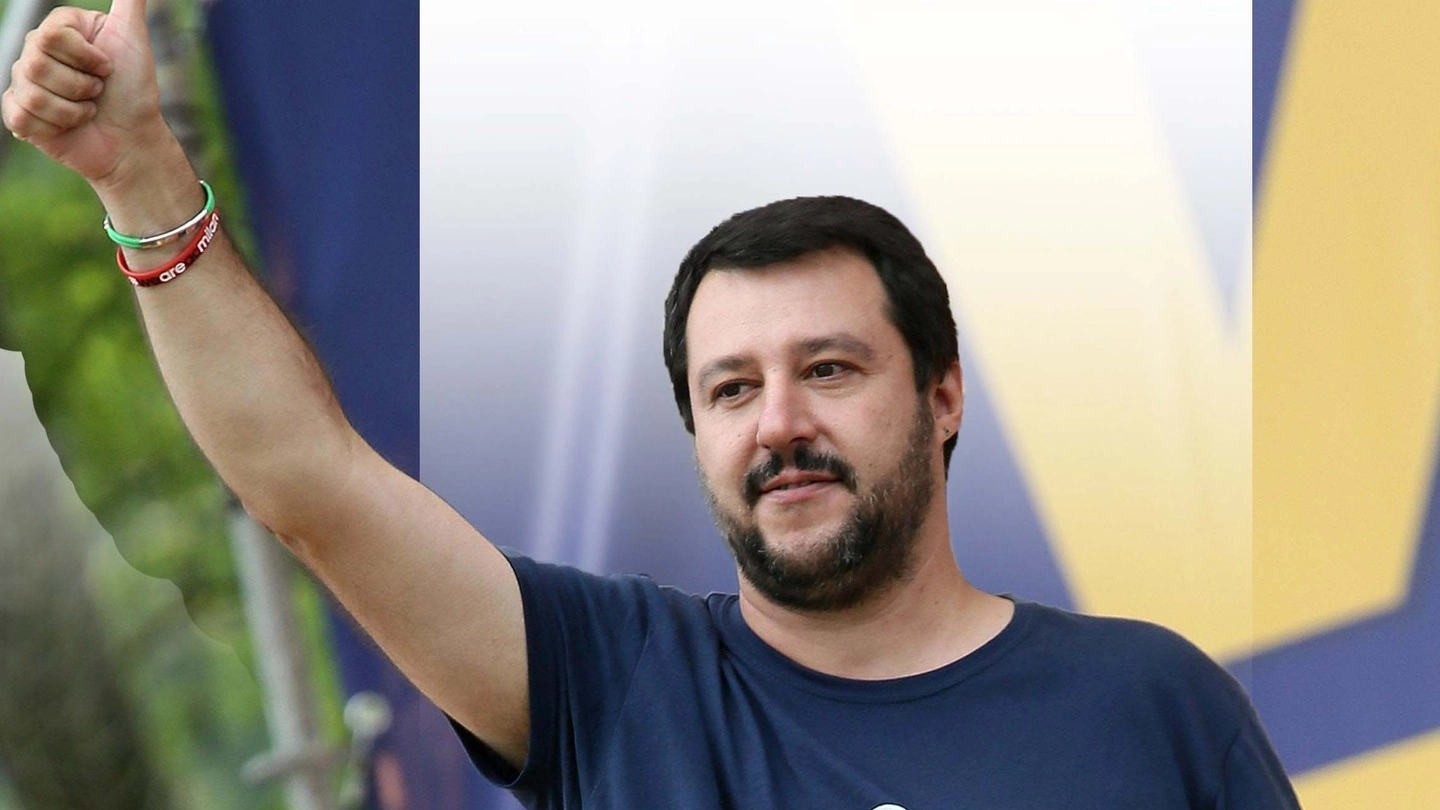 Il segretario della Lega Nord Matteo Salvini durante il raduno della Lega a Pontida, Bergamo, 21 giugno 2015. ANSA/PAOLO MAGNI
