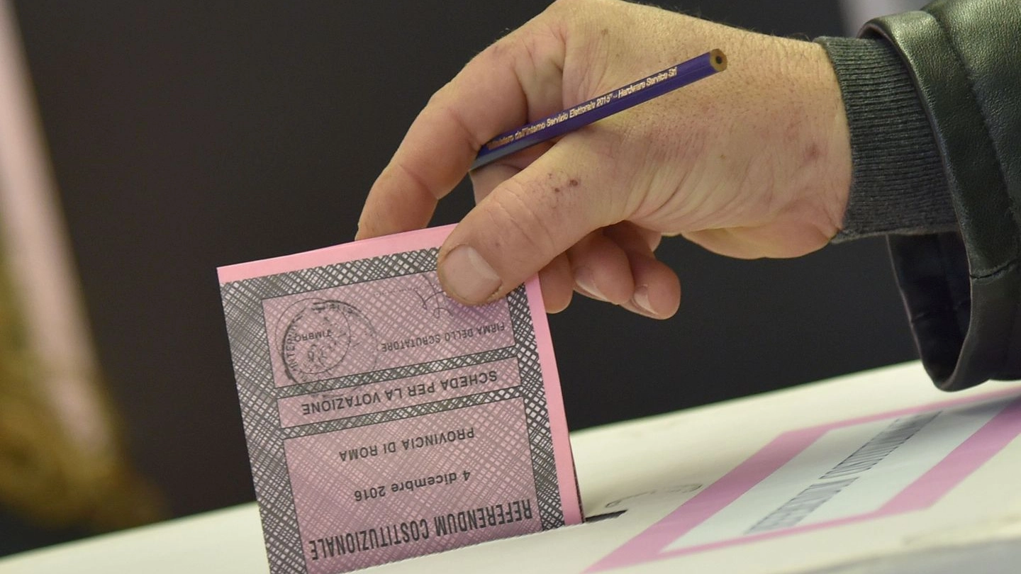 Una scheda elettorale per il voto del referendum costituzionale