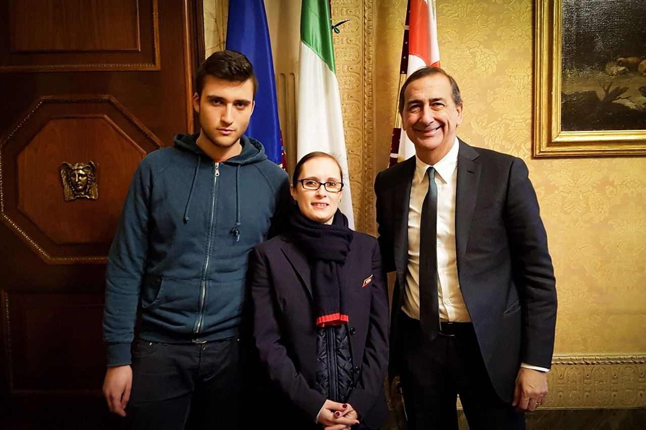 I due eroi della metropolitana con il sindaco Beppe Sala