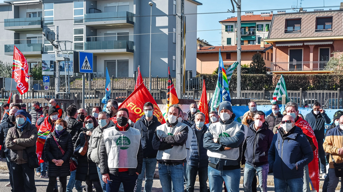 Lomazzo, ieri giornata nazionale di mobilitazione contro l’ipotesi di dismissione dell’impianto comasco