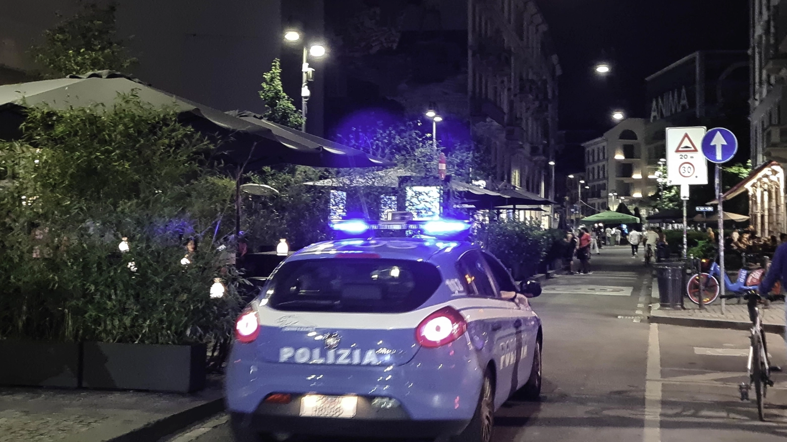 Quattro rapine nella notte Banditi da corso Como a Certosa Tra le vittime due ragazze russe Quattro rapine nella notte Banditi da corso Como a Certosa Tra le vittime due ragazze russe
